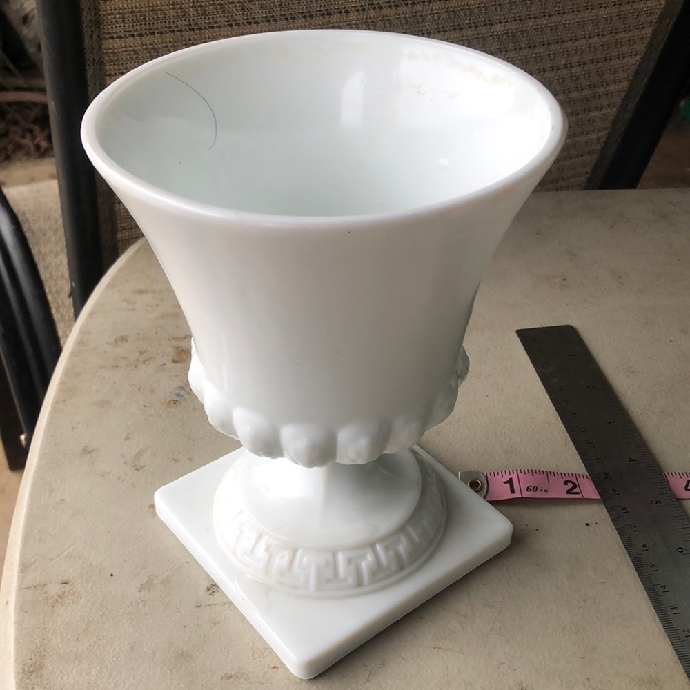 COPY - Pedestal planter